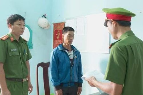 Đâm con trai suýt chết sau câu nói 'Khi nào bố say cũng chửi vợ con thế?'