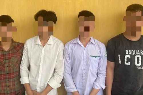 Liên hoan xong, nữ sinh 17 tuổi bị 4 bạn nam cùng lớp hiếp dâm tập thể