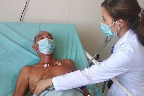 Ăn nhầm phân bón NPK, cụ ông vào viện cấp cứu