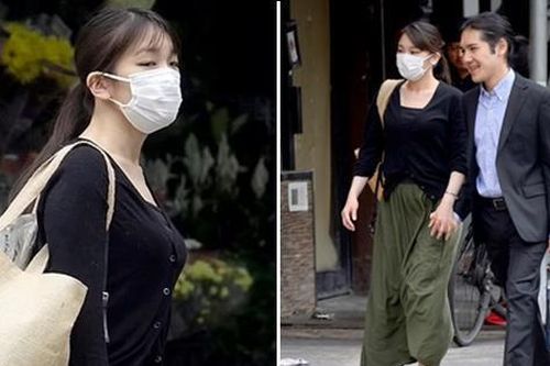 Giữa nhiều đồn đoán về khó khăn tiền bạc, cựu Công chúa Mako xuất hiện vui vẻ bên chồng