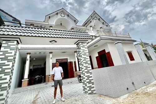 Tiền vệ U23 Việt Nam phải vay ngân hàng xây nhà cho bố mẹ