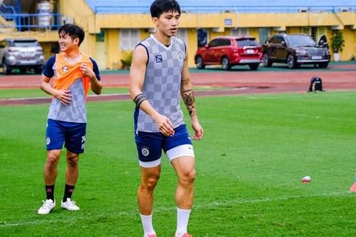 Tin vui từ Văn Hậu: Hăng say tập luyện, sẵn sàng tái xuất sân cỏ