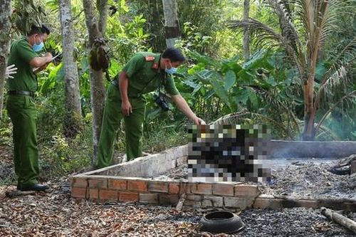 Người đàn ông bốc cháy bên cạnh xe đạp ở TP Thủ Đức