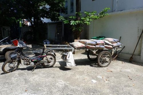 Bác thợ xây có nghề 'tay trái'