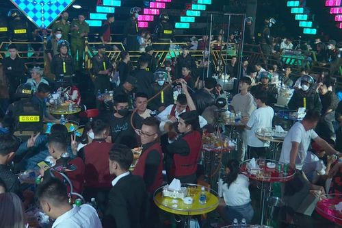 Đắk Lắk: Đột kích 2 quá bar lớn ở phố núi, phát hiện 'hàng nóng'