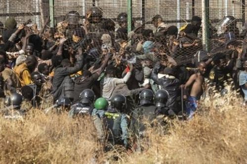 Morocco: Giẫm đạp lên nhau khiến 18 người di cư thiệt mạng