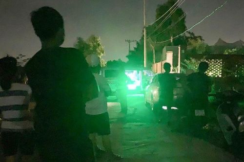 Tá hỏa phát hiện người đàn ông bốc cháy ngùn ngụt bên cạnh xe đạp ở TP. Thủ Đức
