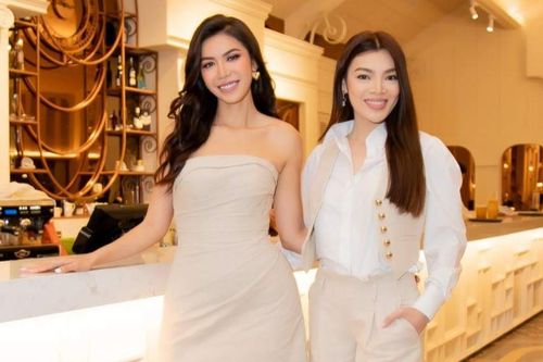 Minh Tú động viên Trân Đài trước giờ G đêm chung kết Miss International Queen 2022