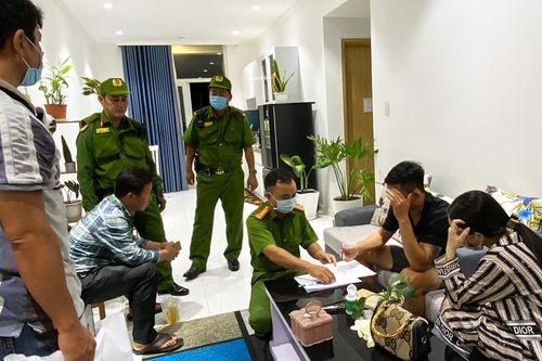 Phát hiện 11 đối tượng dương tính với chất ma túy tại chung cư Marina