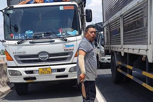 Công an làm việc với tài xế cầm dao dọa chém lái xe cứu thương