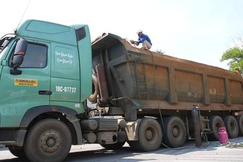 'Thi gan' với CSGT bất thành, nhiều tài xế mếu máo khi xe tải bị cắt bỏ thành, thùng cơi nới