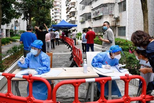 Thâm Quyến phong tỏa quận giáp Hong Kong