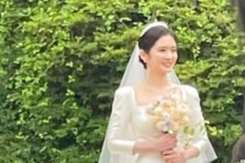 Lễ cưới kín đáo nhưng siêu sang của nữ thần không tuổi Jang Nara