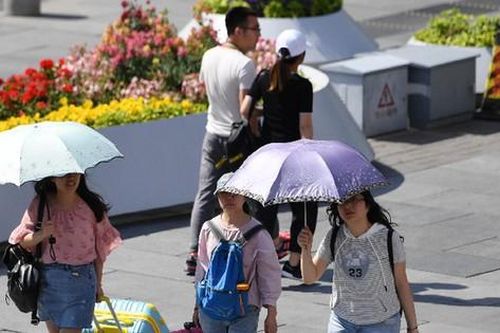 Trung Quốc: Nhiều thành phố ban bố cảnh báo đỏ vì nắng nóng