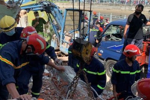 Sập tường trong lúc dỡ nhà, 1 người tử vong, 1 người bị thương