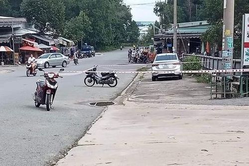Thi thể bé trai 1 tháng tuổi trôi dưới kênh