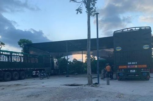 Xưởng sửa xe dựng trái phép trên đất nông nghiệp vì sao chưa bị tháo dỡ?