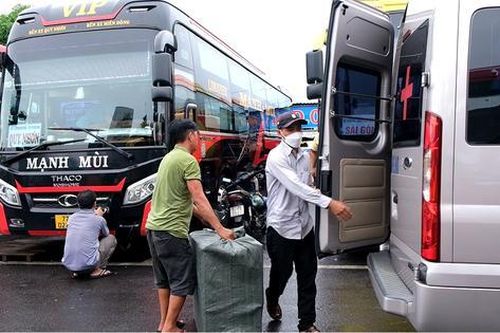 Giá xăng dầu cao ngất ngưởng, doanh nghiệp vận tải tính chuyện bán xe