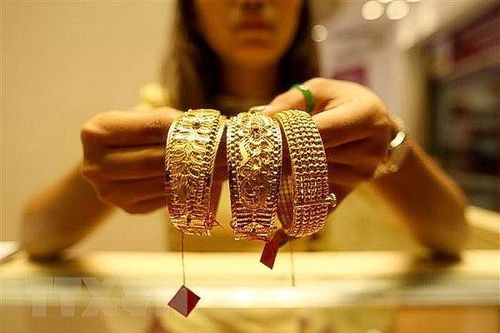 Suy thoái và thắt chặt, vàng mất động lực tăng giá