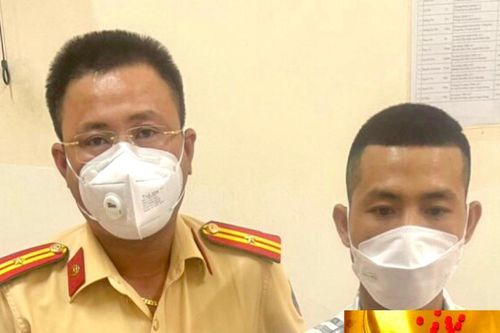 Cảnh sát giao thông bắt đối tượng tàng trữ ma túy từ tin báo của người dân