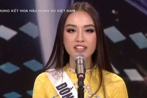 Top 16 Miss Universe Vietnam 2022 thi thuyết trình lắp bắp tiếng Anh, bị netizen chê lạc đề