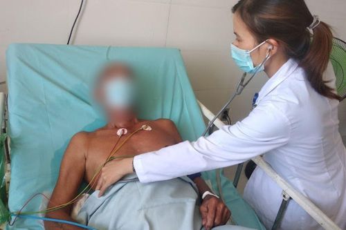 Ăn nhầm phân bón NPK, cụ ông 76 tuổi nhập viện nguy kịch