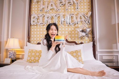 'Hotmom' Thanh Trần đón tuổi 25 bên chồng, xinh đẹp khi mang bầu lần 3