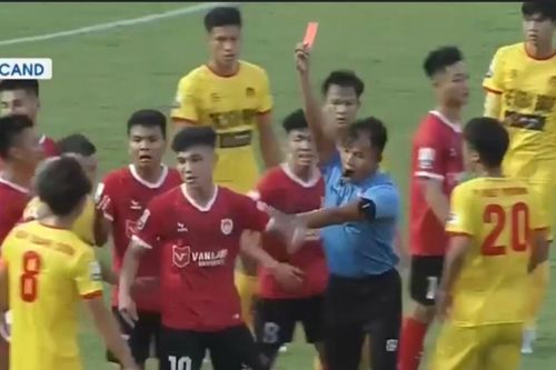 Sao U23 Việt Nam bị thẻ đỏ trực tiếp