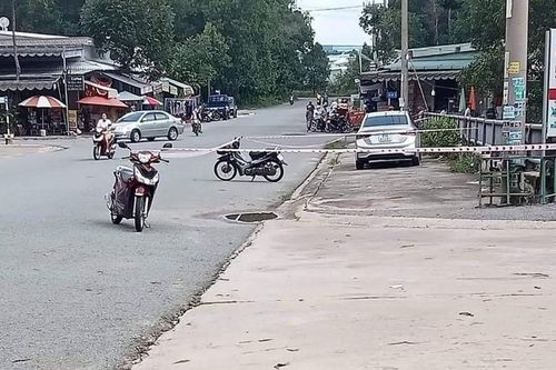 Bình Dương: Điều tra vụ thi thể bé trai dưới kênh nước