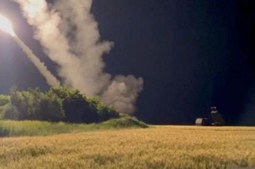 Ukraine khoe 'hỏa thần' HIMARS Mỹ đánh trúng mục tiêu Nga
