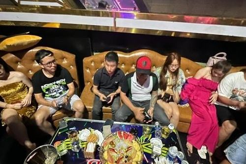 Đột kích quán bar, 32 'dân bay' đang phê ma túy