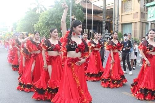 Rực rỡ sắc màu lễ hội đường phố Festival Huế 2022