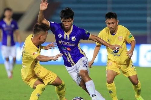 Hà Nội FC chia điểm trước Nam Định tại sân Thiên Trường