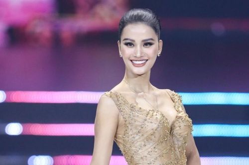 Hương Ly ứng xử bằng tiếng Anh