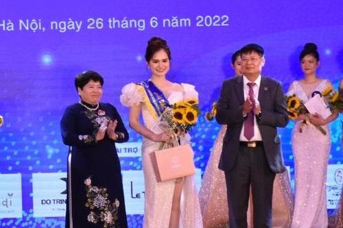 Hội thi Phụ nữ ngành Y duyên dáng