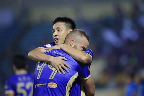Sôi động ngày V-League trở lại