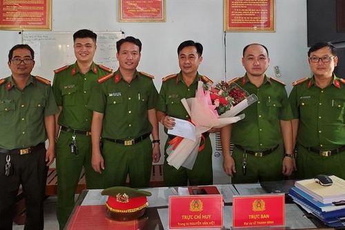 Công an phường Hòa Cường Nam thu giữ 120 bình khí cười