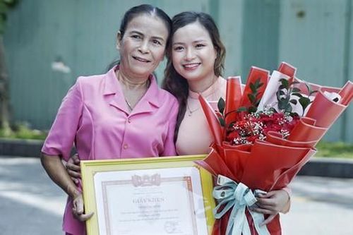 Thủ khoa đầu ra ngành Triết học: 'Học để giúp đỡ những gia đình khó khăn như mình trước đây'