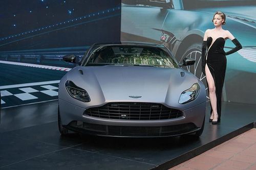 'Soi' Aston Martin DB11 V8 Coupe chính hãng gần 20 tỷ tại Việt Nam