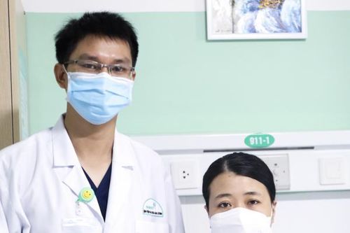 Gắp xương cá đâm thủng ruột non bệnh nhân nữ