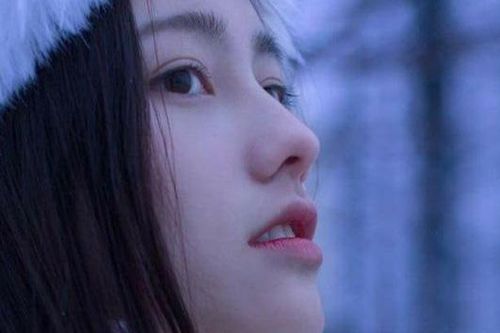 Thấy chị dâu tương lai ăn mặc xuề xòa, tôi thất vọng vô cùng cho tới khi tình cờ nghe được cuộc điện thoại 'làm ăn' của chị