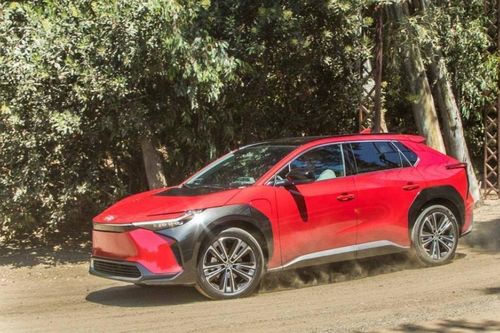 Toyota thu hồi xe điện bZ4X chỉ sau 2 tháng ra mắt