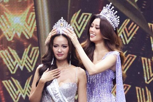 Khánh Vân làm gì mà được khen tinh tế khi trao vương miện cho tân Hoa hậu Ngọc Châu?