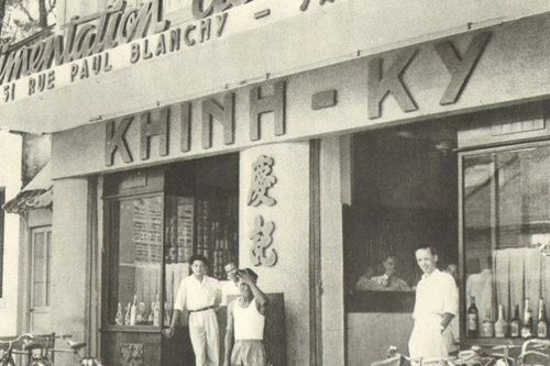 Món ăn trong hộp sắt