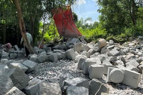 Phát hiện cơ sở mua khoáng sản trái phép dưới chân núi Bà Đen