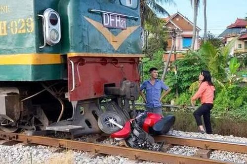 Đau lòng: Một buổi sáng xảy ra 2 vụ tai nạn giao thông đường sắt ở Hải Dương làm 2 người tử vong