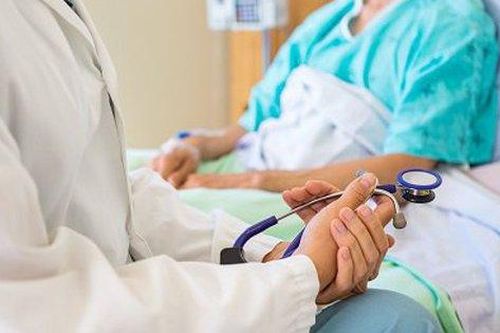 Nhân viên y tế bỏ công ra tư