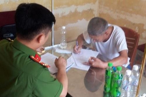 Lật tẩy màn kịch giữa trùng khơi