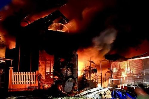 Quảng Nam: Một ngôi nhà bốc cháy lớn trong đêm