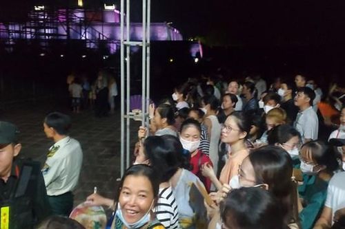 Ban Tổ chức Festival Huế 2022 xin lỗi khán giả vụ có vé vẫn không được vào xem nhạc Trịnh